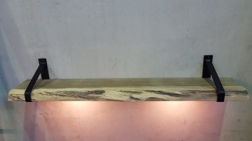 Boekenplank met verlichting