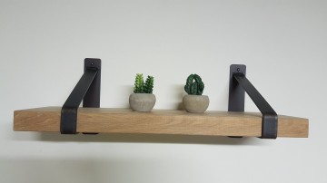 Eiken boekenplank met stalen plankdrager