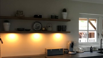 Eiken wandplank blind bevestigd met led