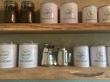 Eiken wandplank met boomstamrand