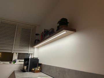 Eiken wandplank met ledstrip