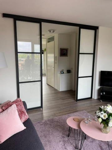 En suite schuifdeuren staal met glas 0