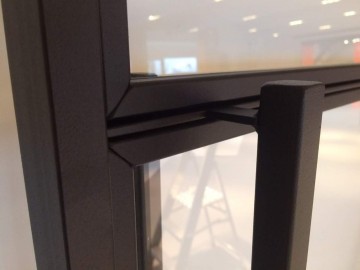 Handgreep detail stalen deur 5