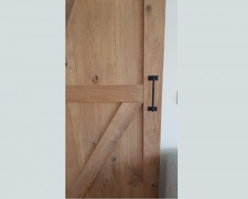 Handgreep zwart op eiken deur 0