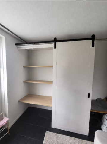 Kast met schuifdeur