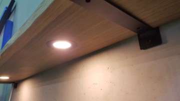 Serviesplank met ledinbouwspots