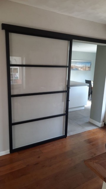 Stalen schuifdeur groot