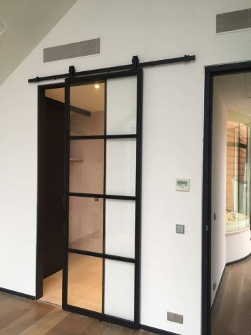 Stalen schuifdeur met glas