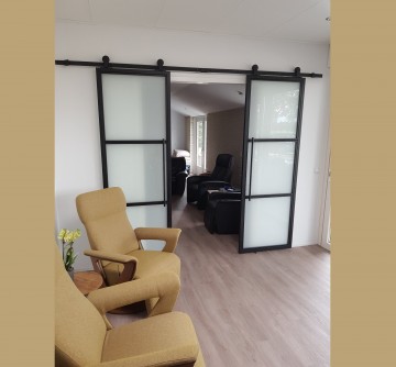 Vintage staaldeur melkglas