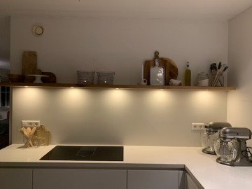 Wandplank met dimbare led strip schuifdeur totaal