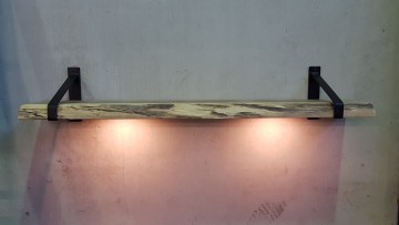 Wandplank met led en zwarte dragers