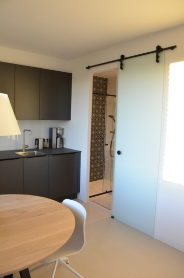 Zwart railsysteem glasdeur 0