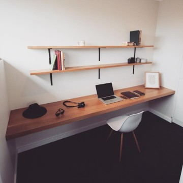 Zwevend eiken bureaublad recht geschaafd