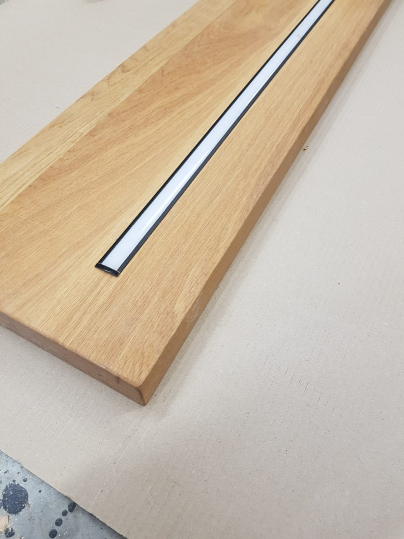 Spreekwoord Kaal ziek Eiken wandplank met dimbare RGBWW Ledstrip - Wandplanken en plankdragers -  schuifdeur-totaal